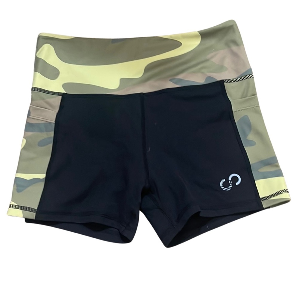 Curves N Combat Boots 3 inch black/camo workout shorts